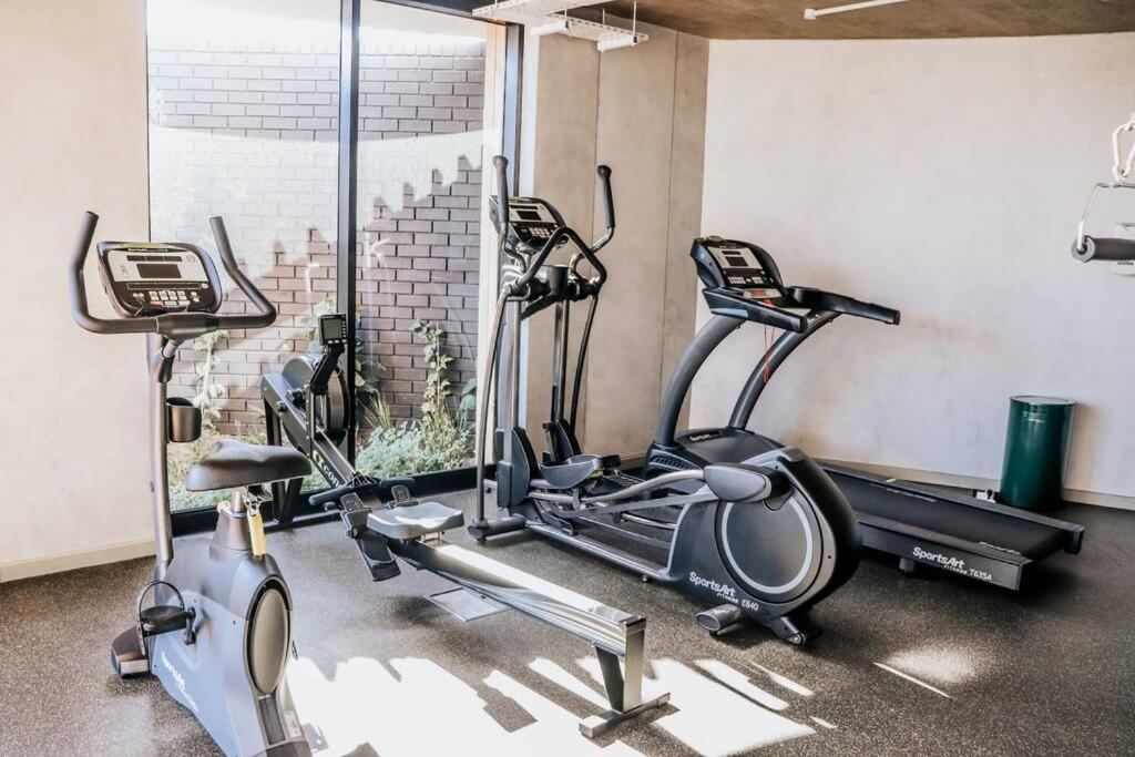 Wex831 - On 8th Floor With Pool, Parking & Gym * Cape Town