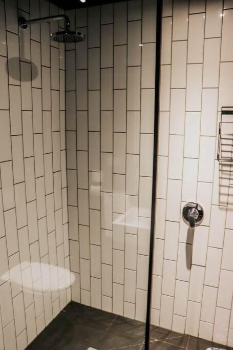 Wex831 - On 8th Floor With Pool, Parking & Gym