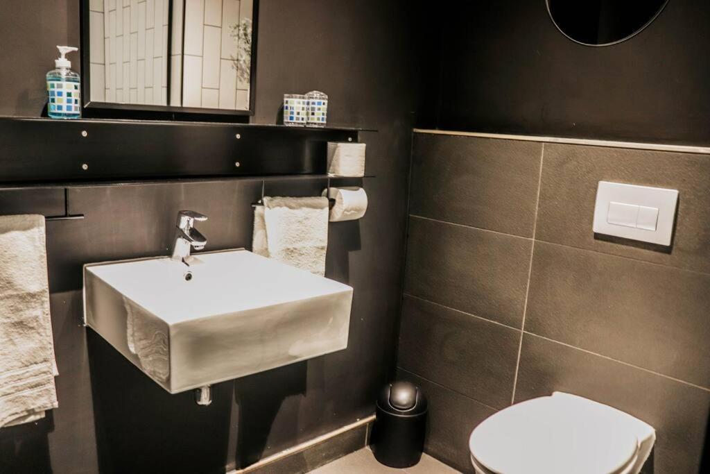 Wex831 - On 8th Floor With Pool, Parking & Gym Apartment *