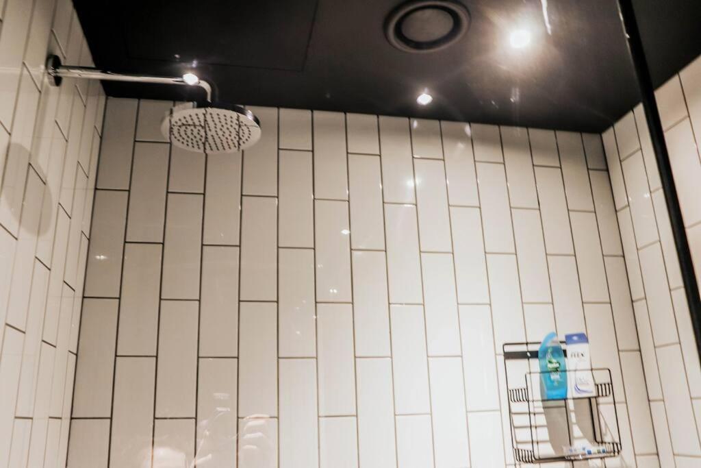 Wex831 - On 8th Floor With Pool, Parking & Gym *