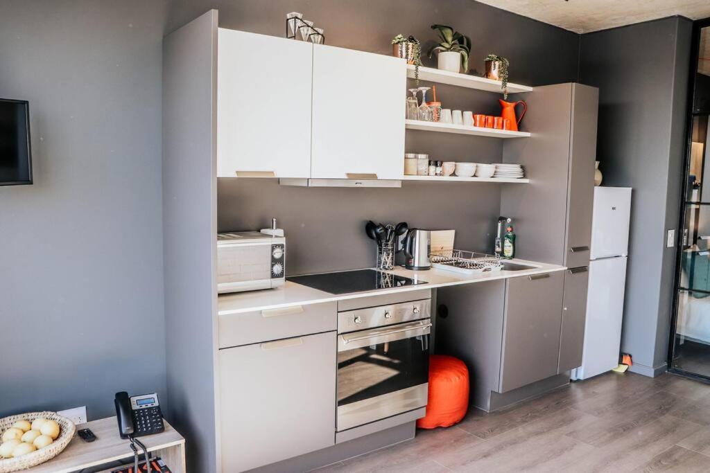 Wex831 - On 8th Floor With Pool, Parking & Gym *