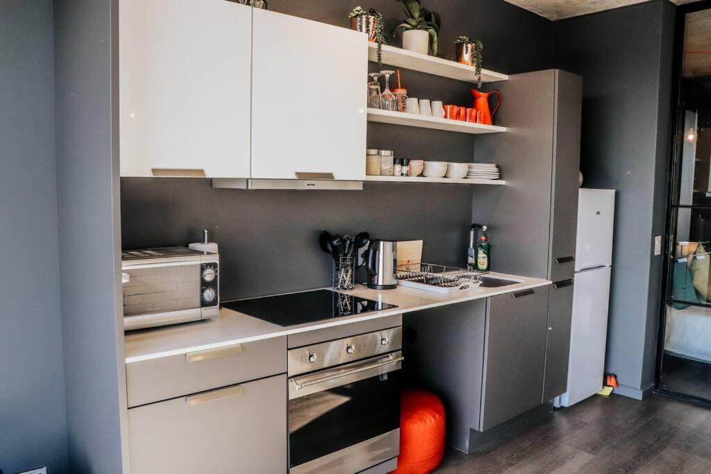 Wex831 - On 8th Floor With Pool, Parking & Gym *
